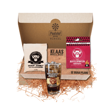 Load image into Gallery viewer, Braai Liefde Gift Box consisting of 1 Personalised Braai Plank Groove, 55cm x 21cm, 1 Buffelsfontein Brandy Glass, 1 Buffelsfontein Vonkproppe Firelighters,  1 Buffelsfontein Braaipap, 453g