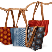 Load image into Gallery viewer, Shwe Shoulder Bag